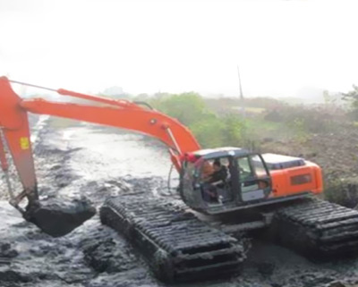 水、陸兩棲挖掘機(jī)
